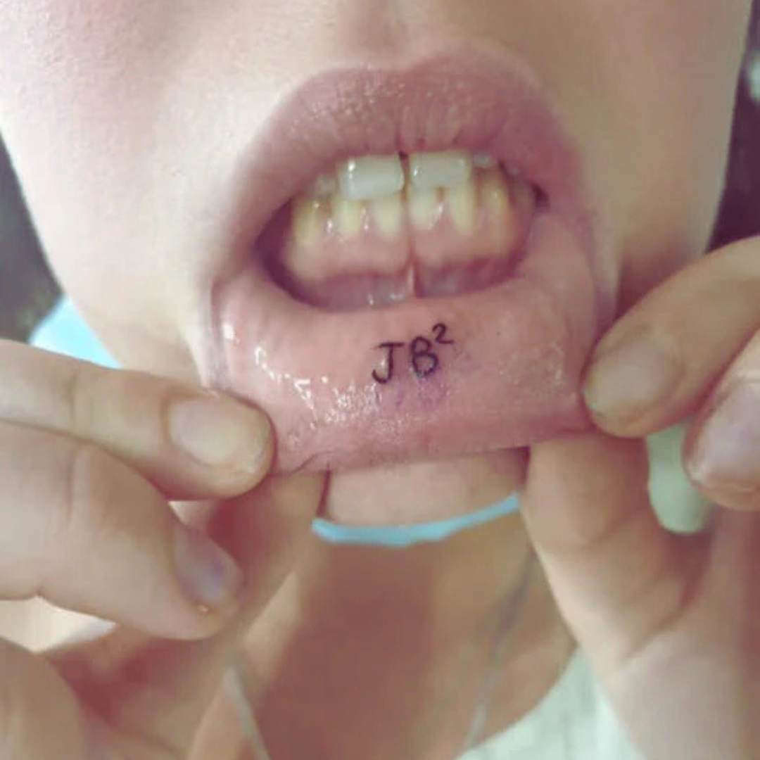 Tatouage sur l'intérieur des lèvres : ce qu'il faut savoir !