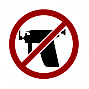 Pour l'interdiction du "pistolet à piercing" - Kawaii Place piercing