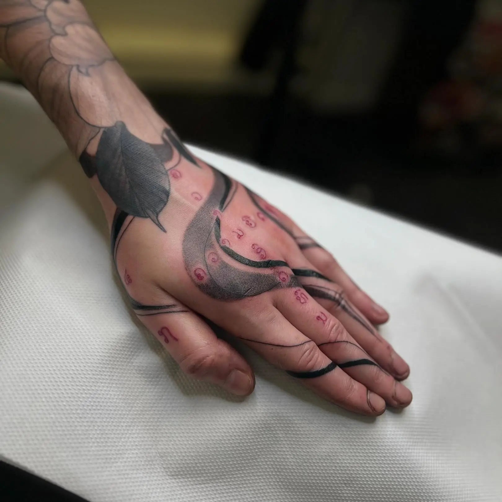 Les-tatouages-sur-les-mains-les-doigts Kawaii Place piercing