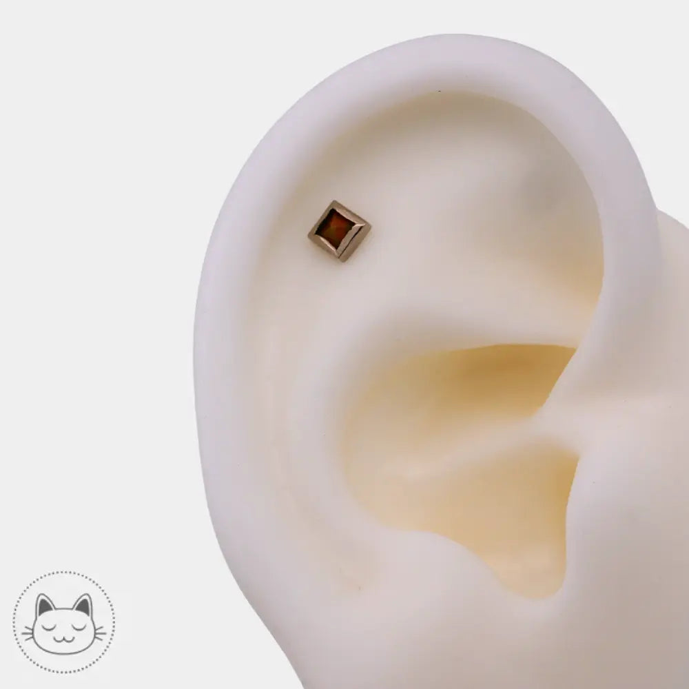 Sebastienne – Grey Square – Or blanc & Opale brune Kawaii Place piercing