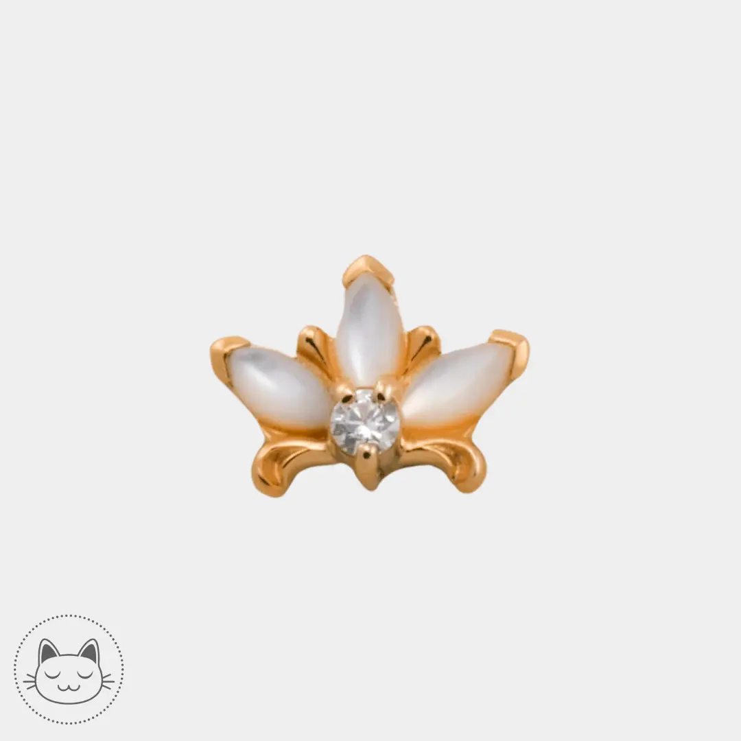 Auris- Cabochon "Royal Lily"- Or jaune, Zircon blanc et Perles. - Kawaii Place piercing