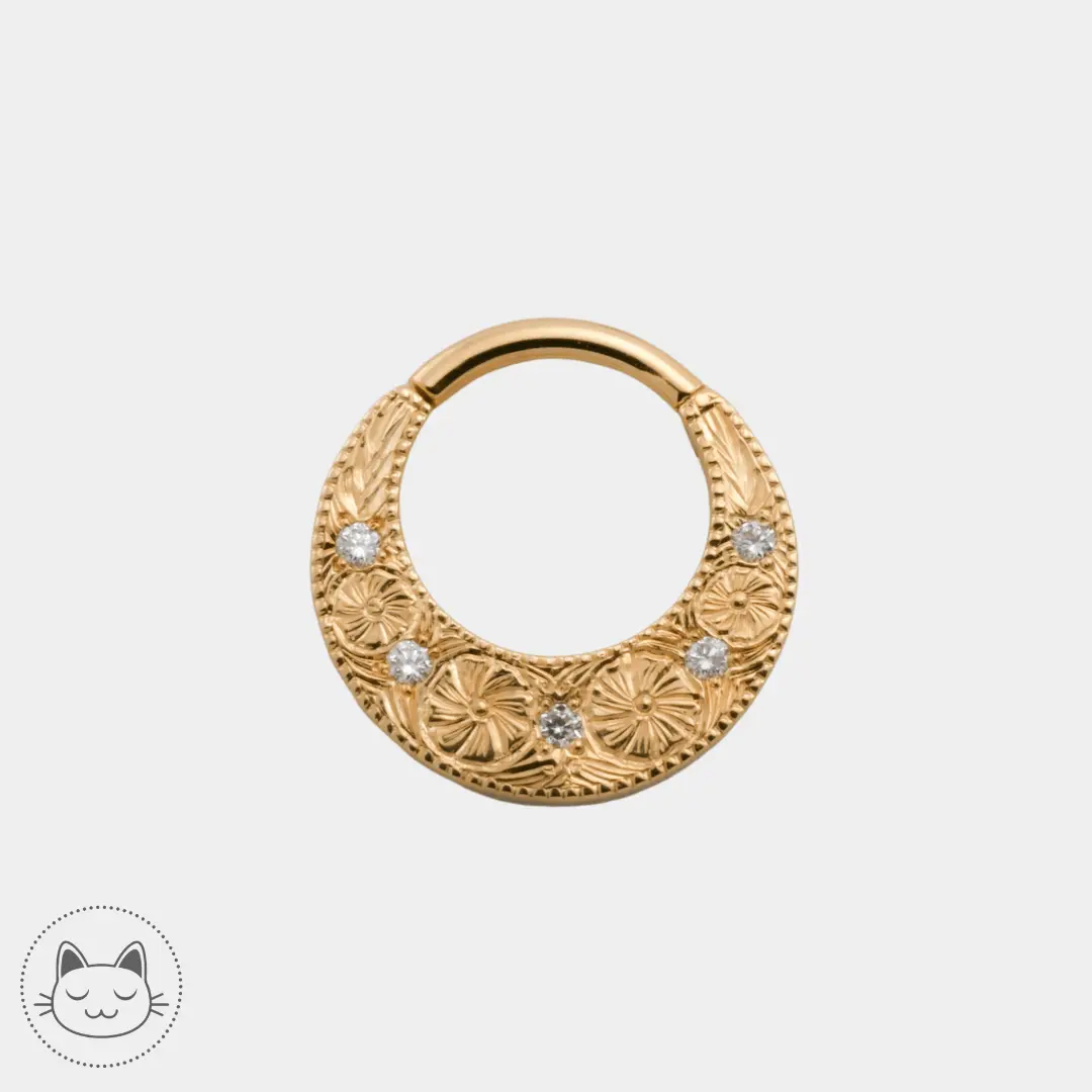 BVLA - Primrose - Or jaune et diamants blancs : Anneau en or 14k agrémenté de 5 diamants blancs.