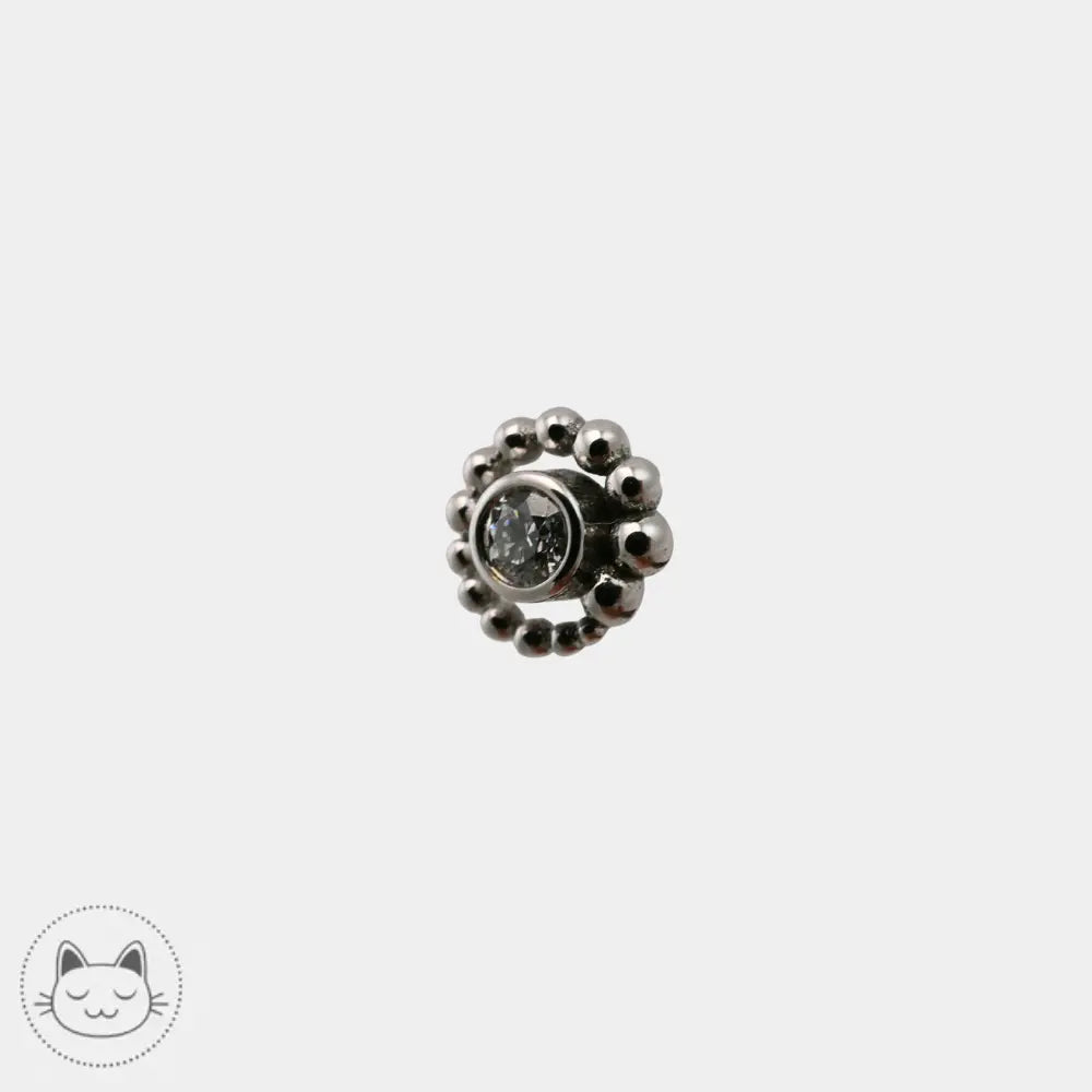 Vue du piercing BVLA Tiny Beaded Swirl serti d’un diamant blanc