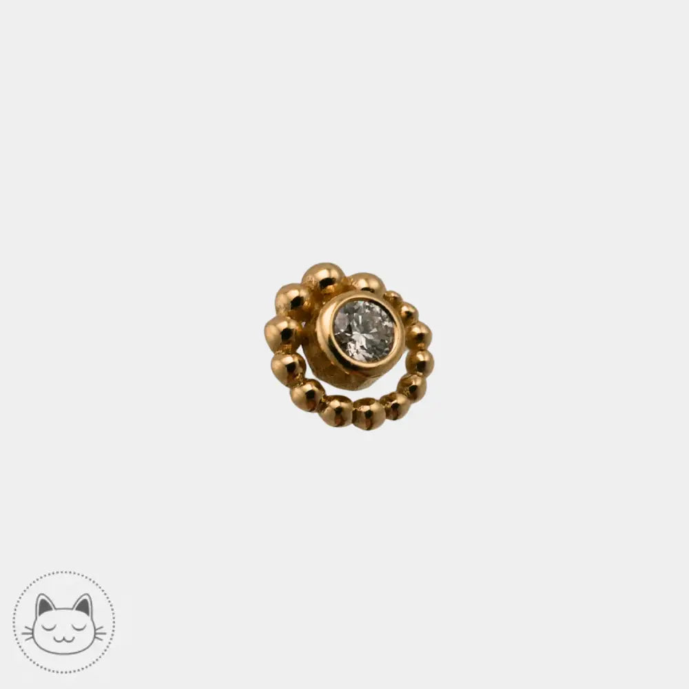 Vue du piercing BVLA Tiny Beaded Swirl serti d’un diamant blanc