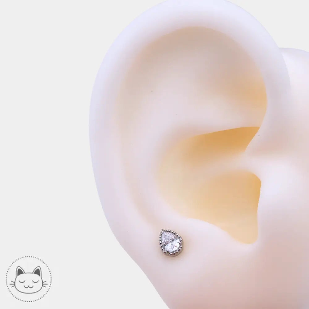 Bijou Invictus Milgrain Pear en titane avec zircon blanc