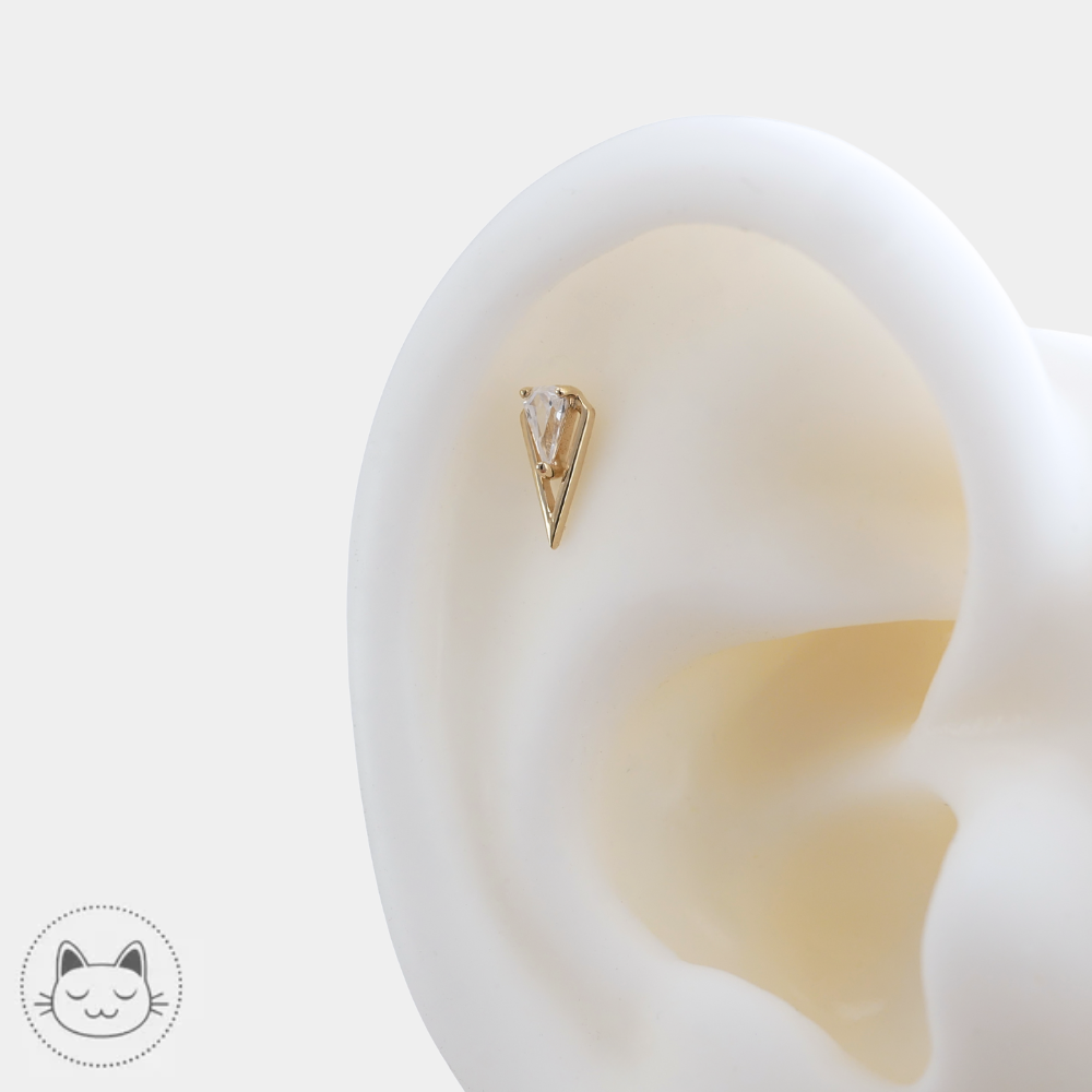 Bijou or jaune Arthaus Buddha Jewelry avec zircon blanc pour hélix