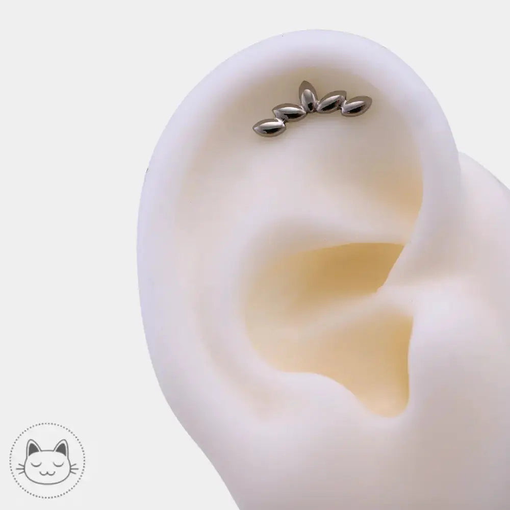 Piercing titane Quiet Lotus Invictus doré ou argenté