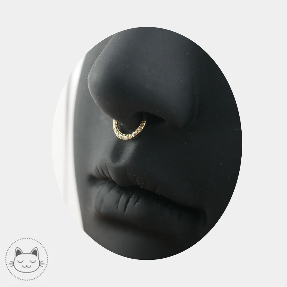 Buddha Jewelry Dia Clicker en or jaune avec zircons blancs