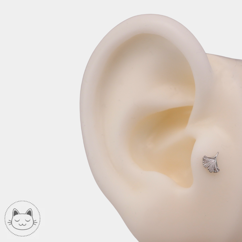 Bijou Gingko fabriqué en or blanc 14 carats par NAGA Body Jewelry