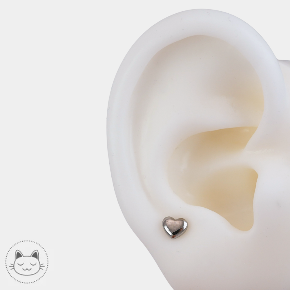 bijou piercing titane coeur invictus heart end porté lobe oreille