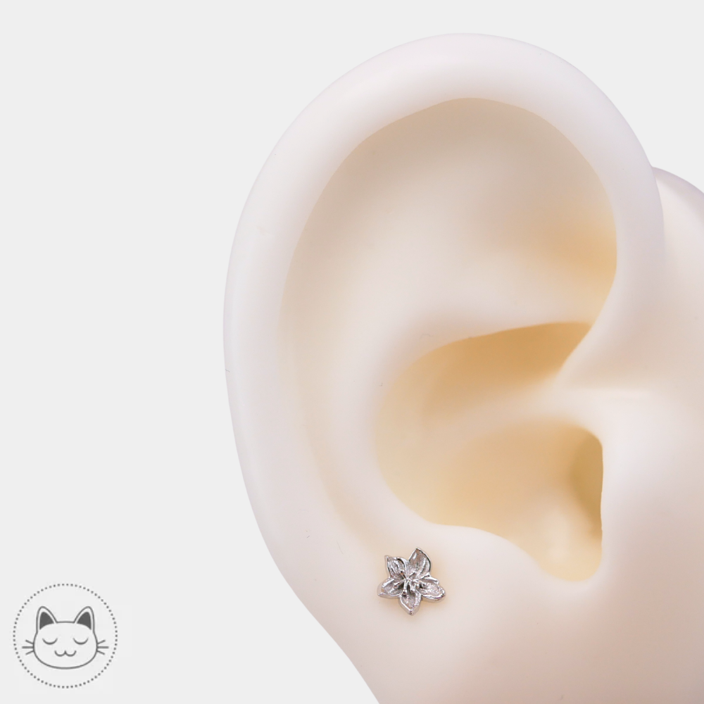 Bijou threadless NAGA Flower en or blanc 14 carats