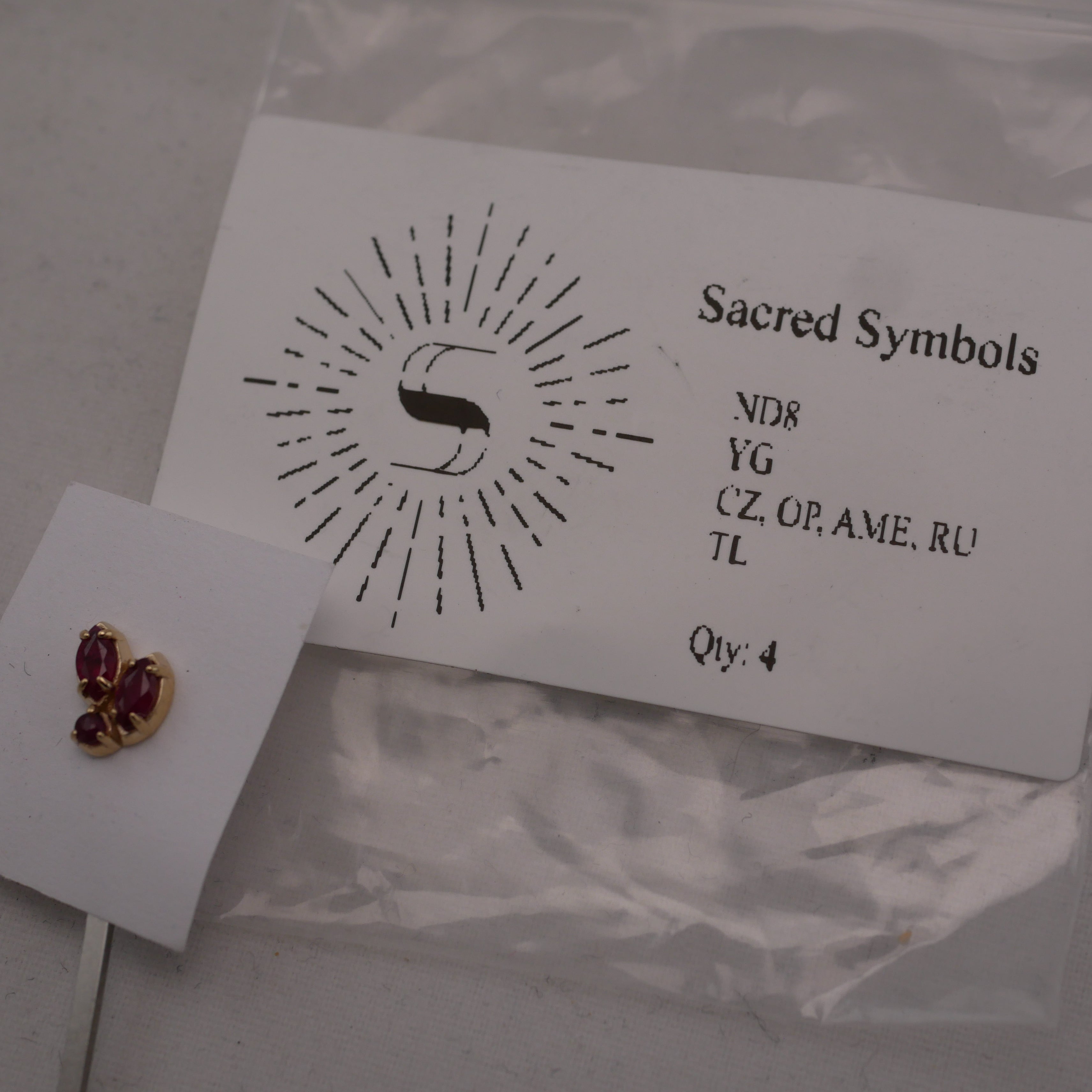 Sacred Symbols - ND8 - Or jaune & zircons blancs