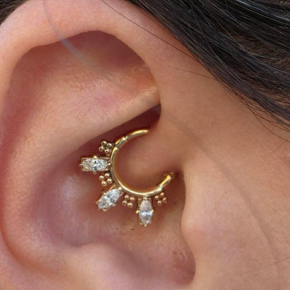 Sacred Symbols - C010 - Emeraude - Onyx - Zircon blanc - Opale - Or jaune Kawaii Place piercing