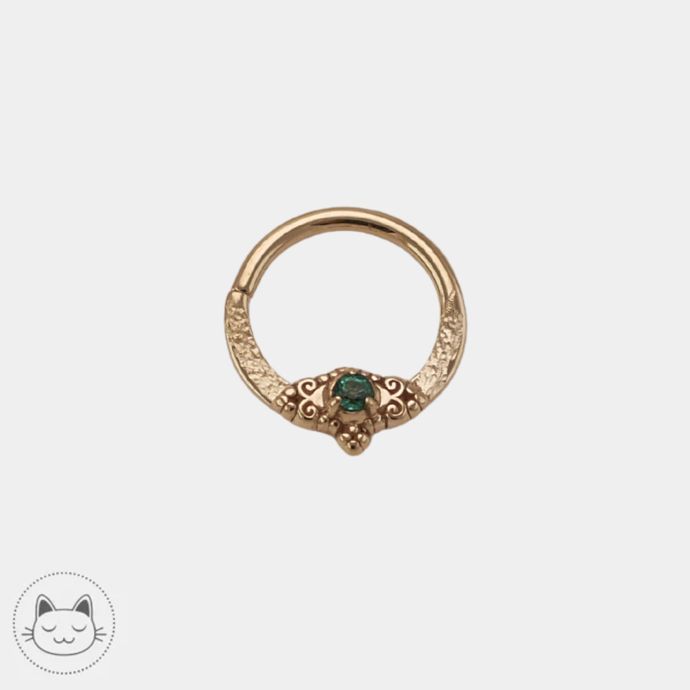 Anneau piercing Sacred Symbols CS2 en or jaune 14K avec émeraude