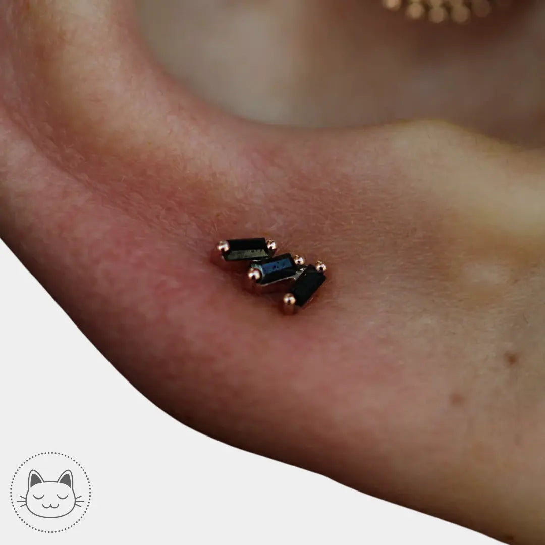 Piercing Staxx or 14k serti de spinelles noires