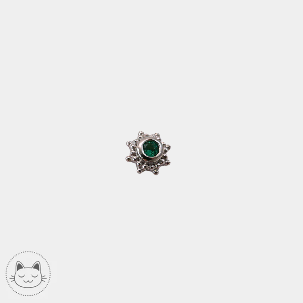 Bijou piercing Naga Galileo en or blanc 14K avec émeraude pour tragus chez Kawaii Place Lille