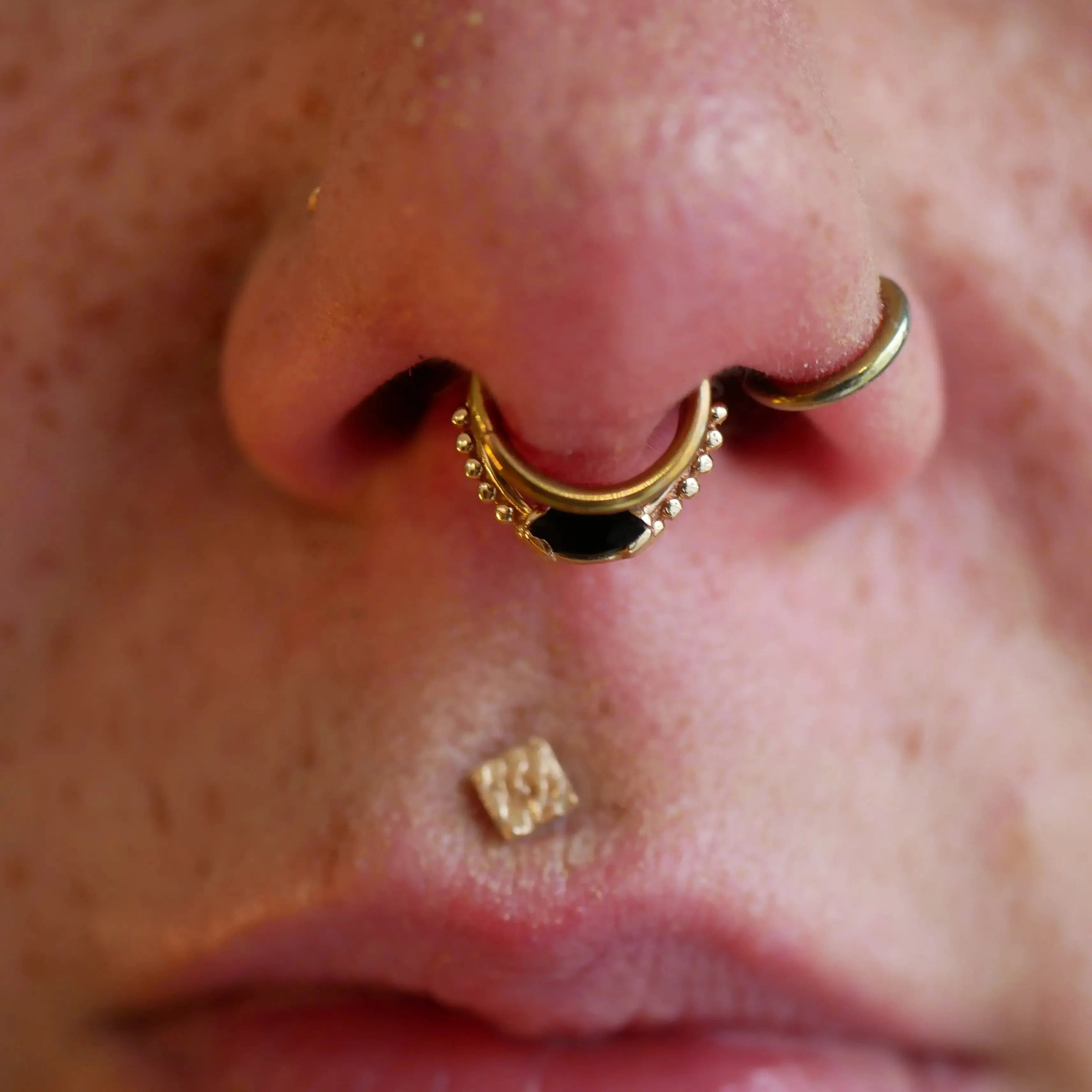 Sacred Symbols - C005 - Onyx - Chrysoprase - Opale - Or jaune Kawaii Place piercing