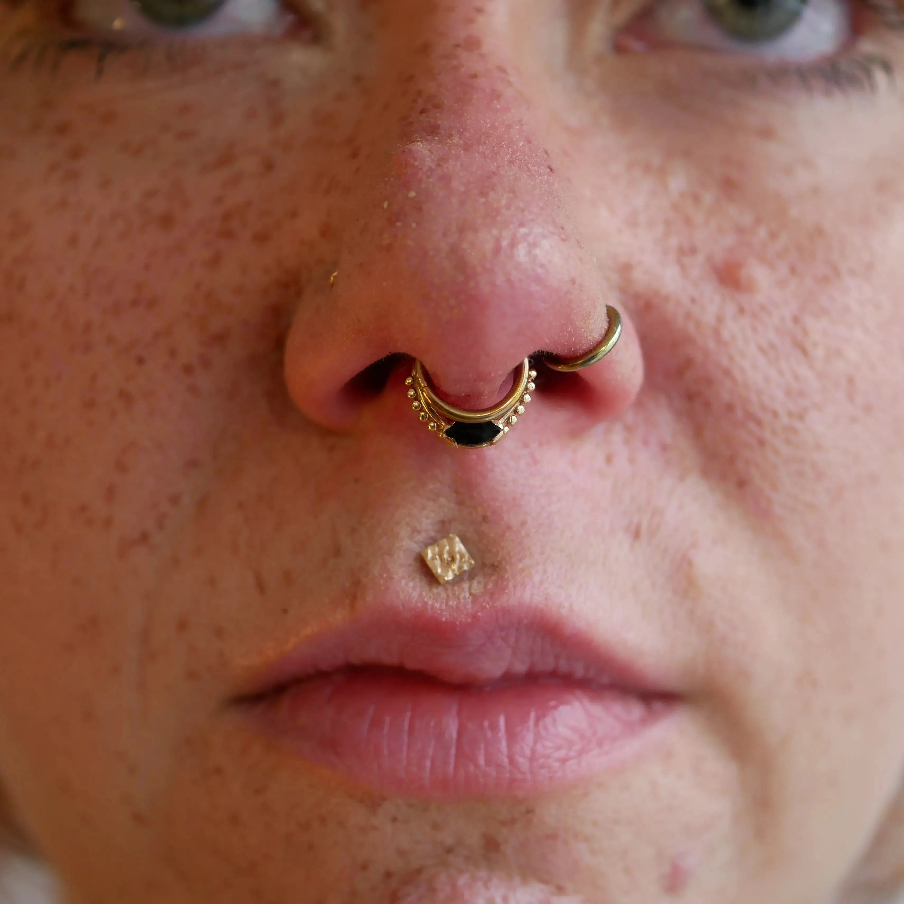 Sacred Symbols - C005 - Onyx - Chrysoprase - Opale - Or jaune Kawaii Place piercing