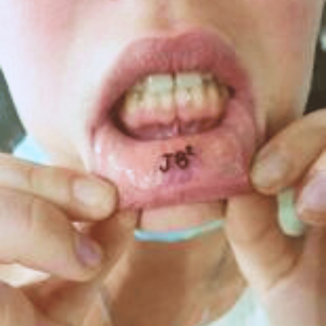 Tatouage sur les lèvres : une bonne idée ? - Kawaii Place piercing 