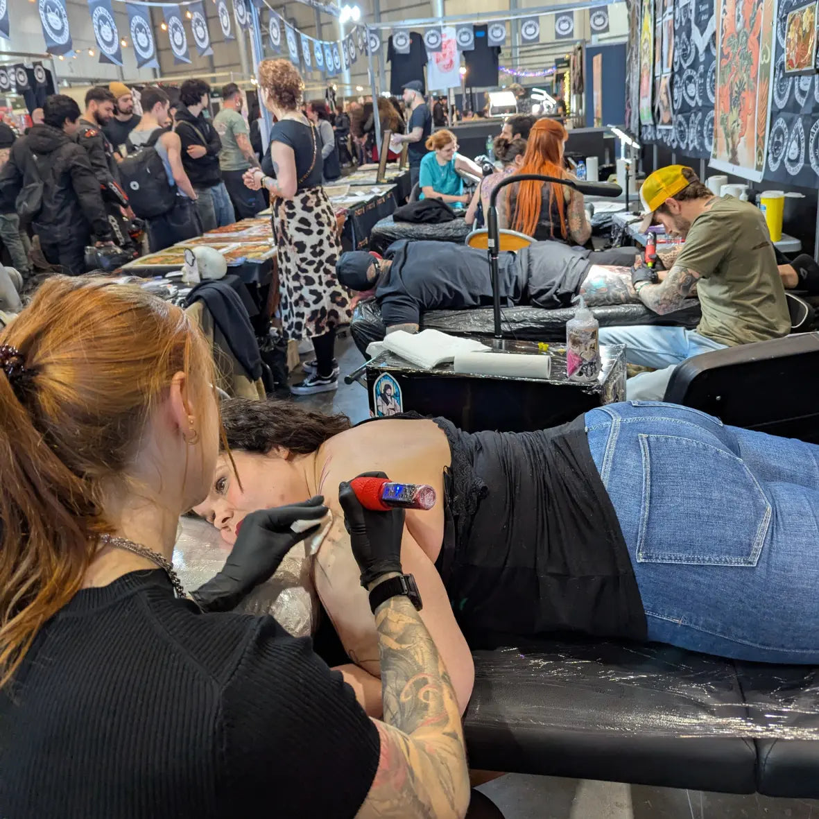 tatoueurs de chez kawaii place à la convention tattoo de lille 2026