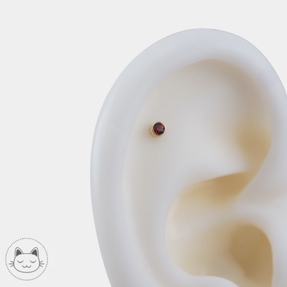 Embout piercing BVLA 2 mm en or jaune avec grenat rouge sombre