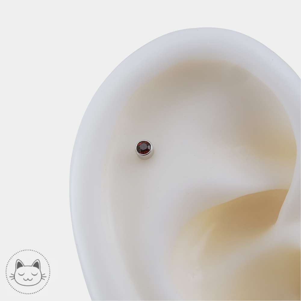 Embout piercing BVLA avec grenat rouge et or blanc