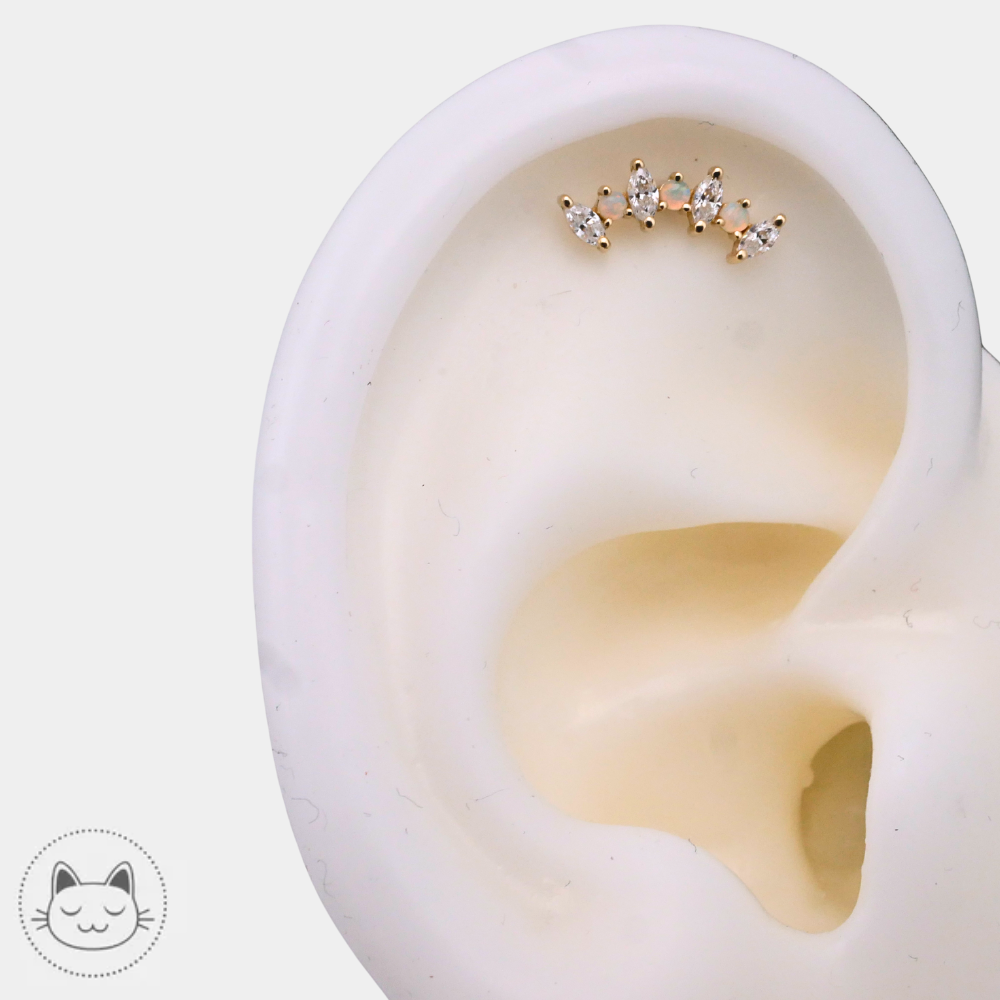 Vue du BVLA Tiny 7 Sara or jaune serti de zircons blancs et opales