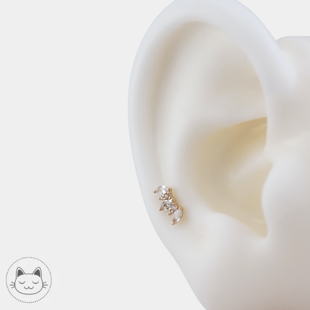 Buddha Jewelry Alice en or jaune 14 carats et saphirs blancs