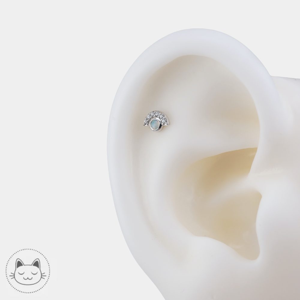 Bijou de piercing Buddha Jewelry Kahlo en or 14 carats avec opale blanche et zircons