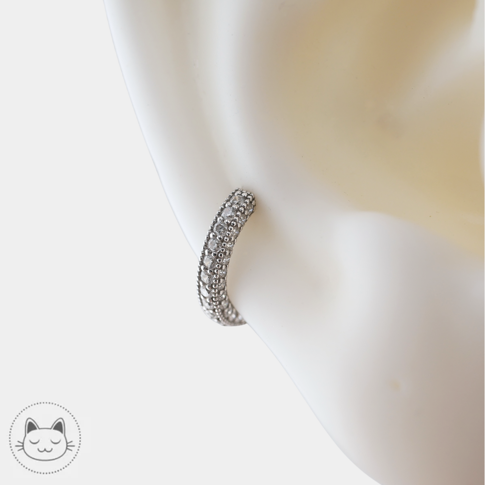 Anneau Showcase Buddha Jewelry en or blanc avec zircons blancs