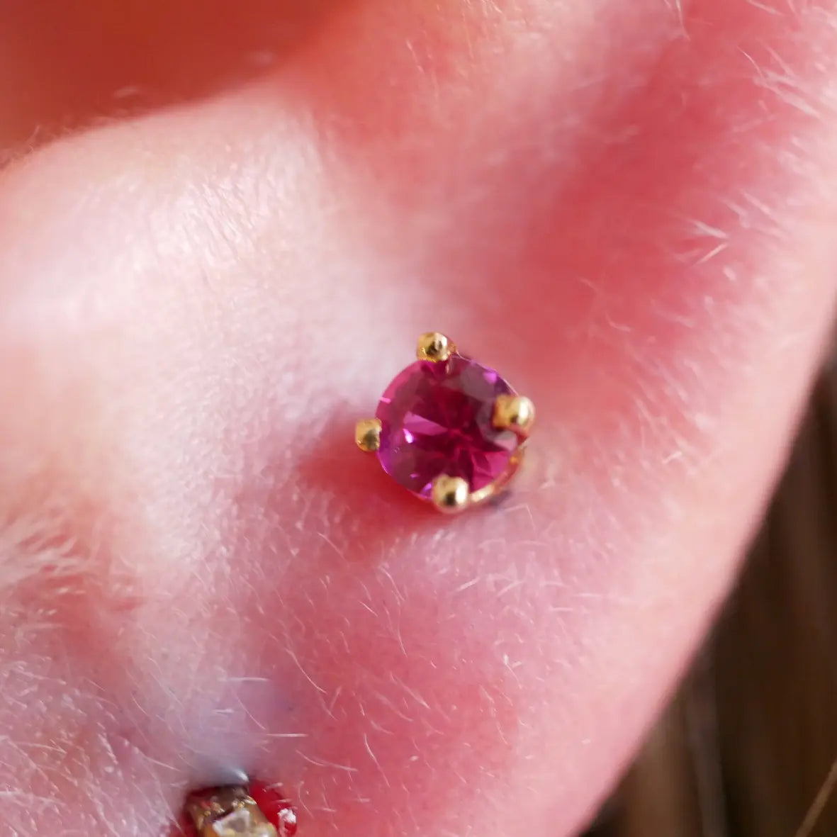 Naga - Gatsby - Or jaune et Rubis Kawaii Place piercing