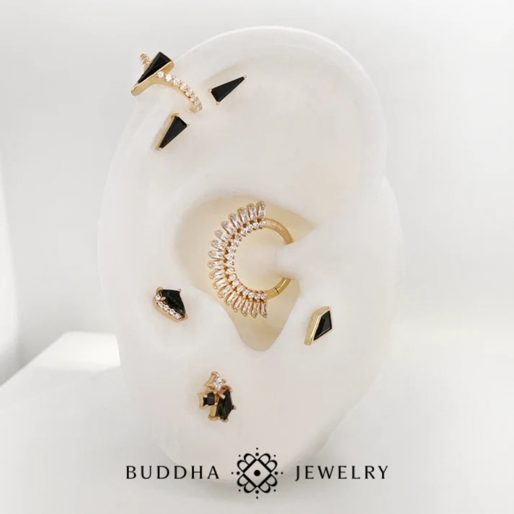 Hypnotic Clicker Buddha Jewelry en or blanc 14 carats avec zircons blancs posé sur le daith