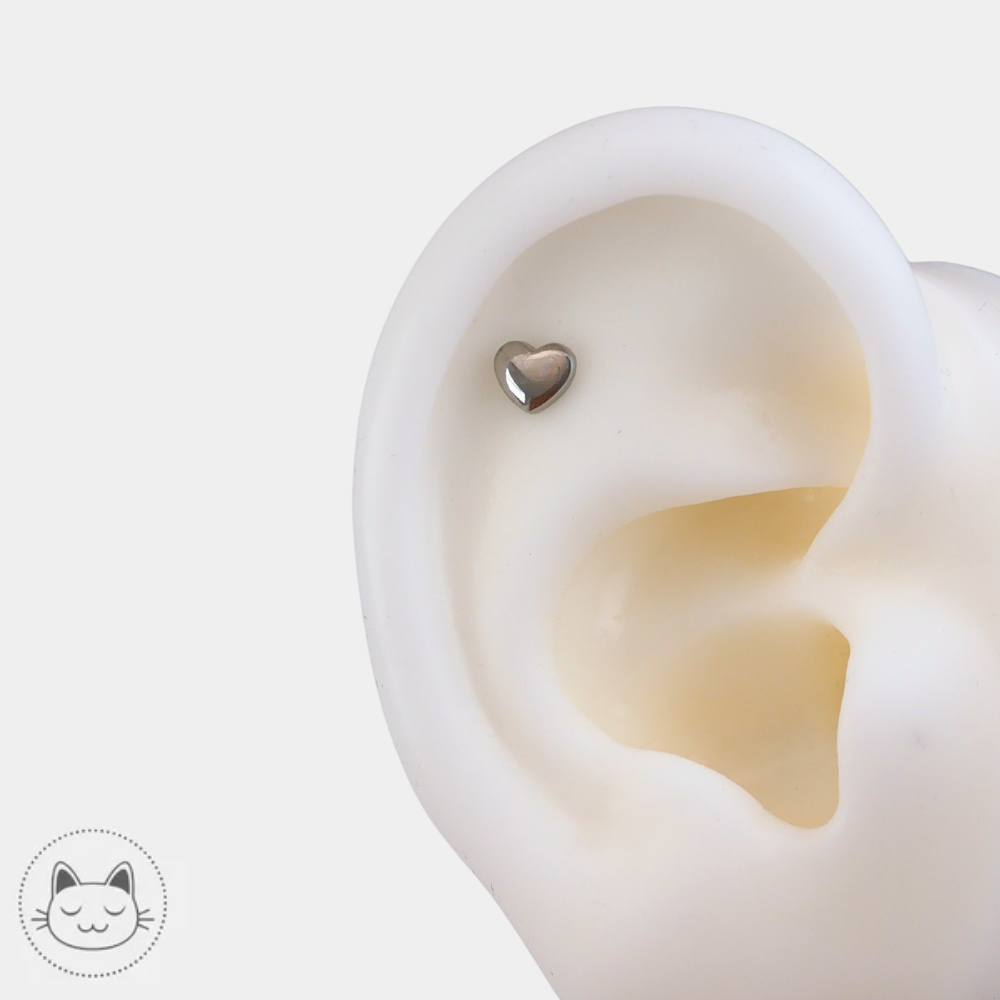 bijou piercing titane coeur invictus heart end porté helix oreille
