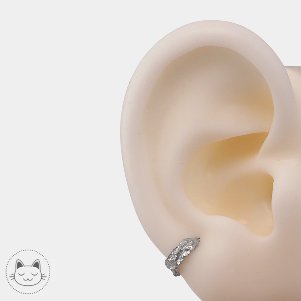 Anneau NAGA Primitif en or blanc 14K pour piercing lobe