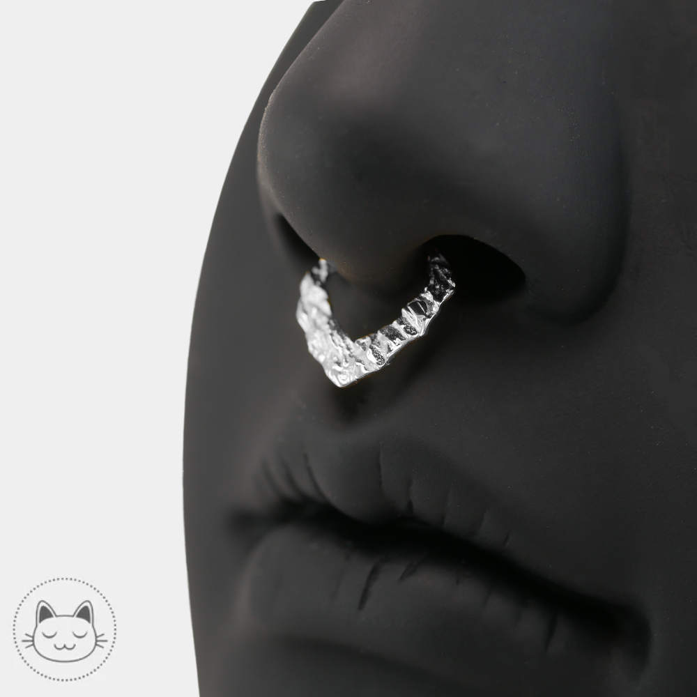 Anneau NAGA Rustique en or blanc 14 carats taille 16G