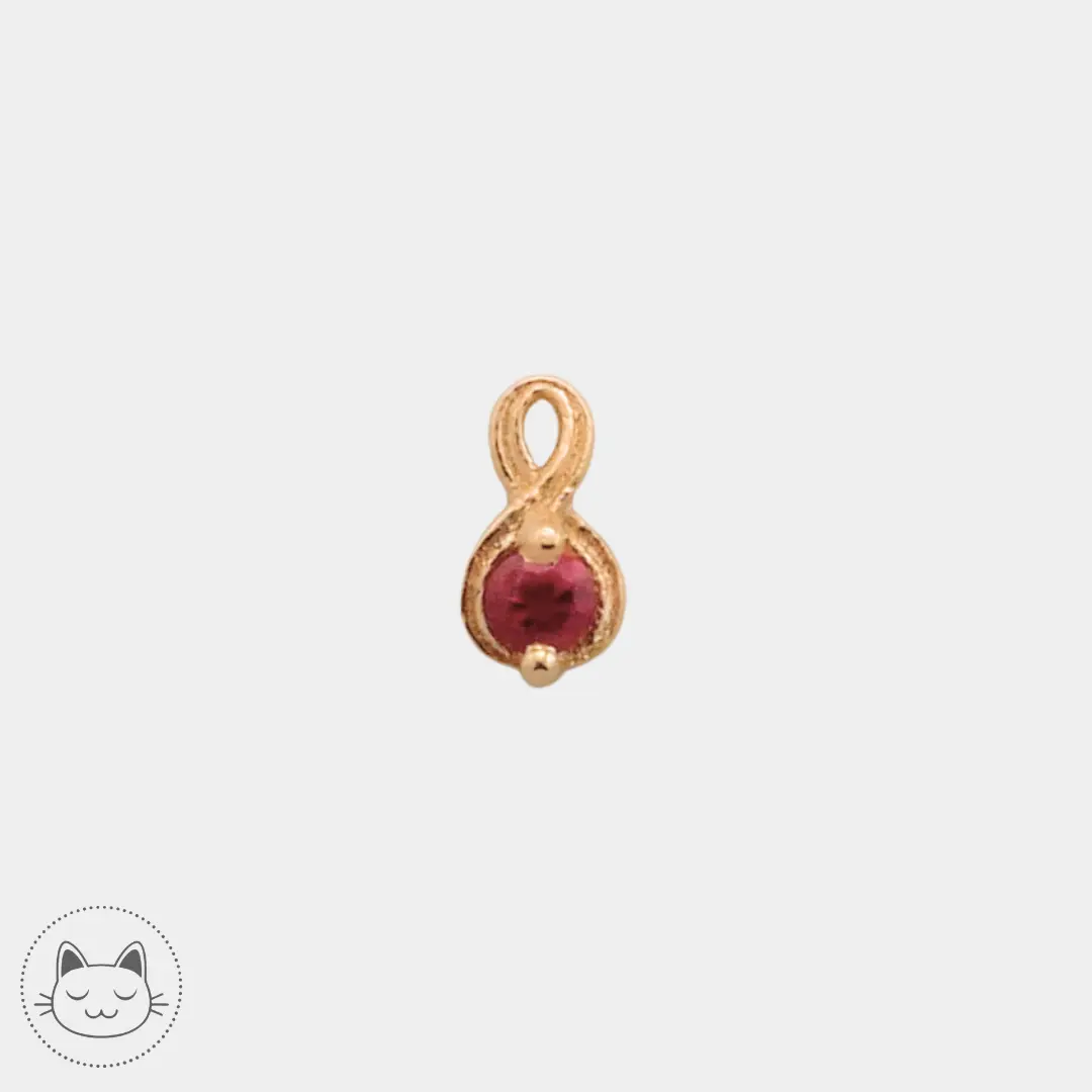 Naga Jewelry - Celestia - Or jaune et rubis rouge

Cabochon threadless en or 14 carats et rubis, 4,5 mm.