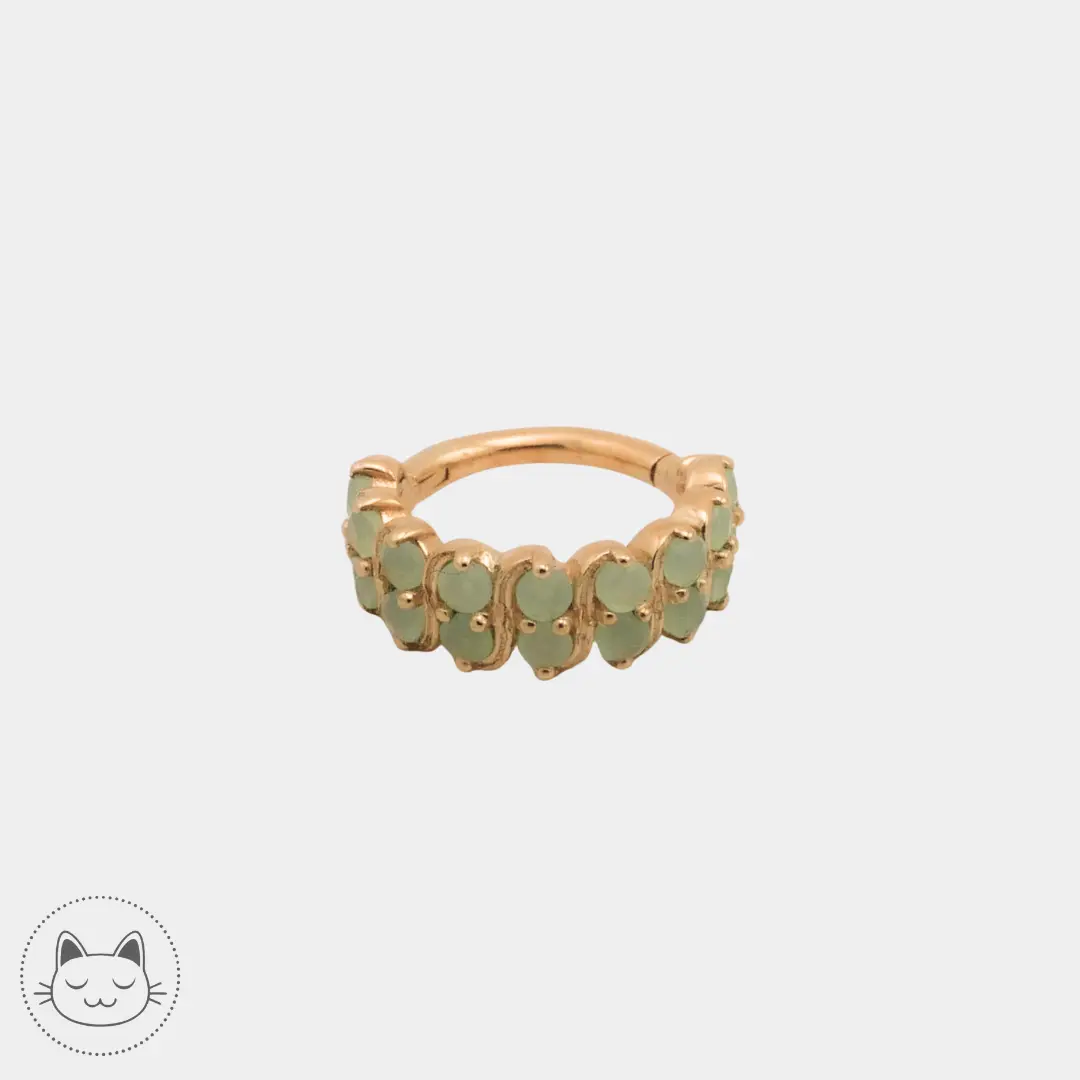 Naga Jewelry - Pompadour - Chrysoprases

Anneau "clicker" en or 14 carats et chrysoprases, 1,2 x 8 mm.
