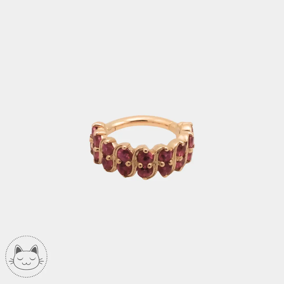 Naga Jewelry - Pompadour - Rubis.
Anneau "clicker" en or 14 carats et Rubis, 1,2 x 8 mm.