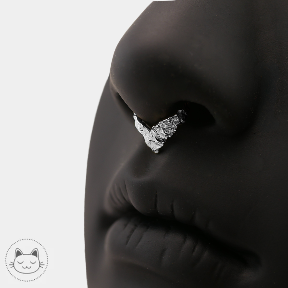 Anneau NAGA Savage en or blanc 14K pour piercing
