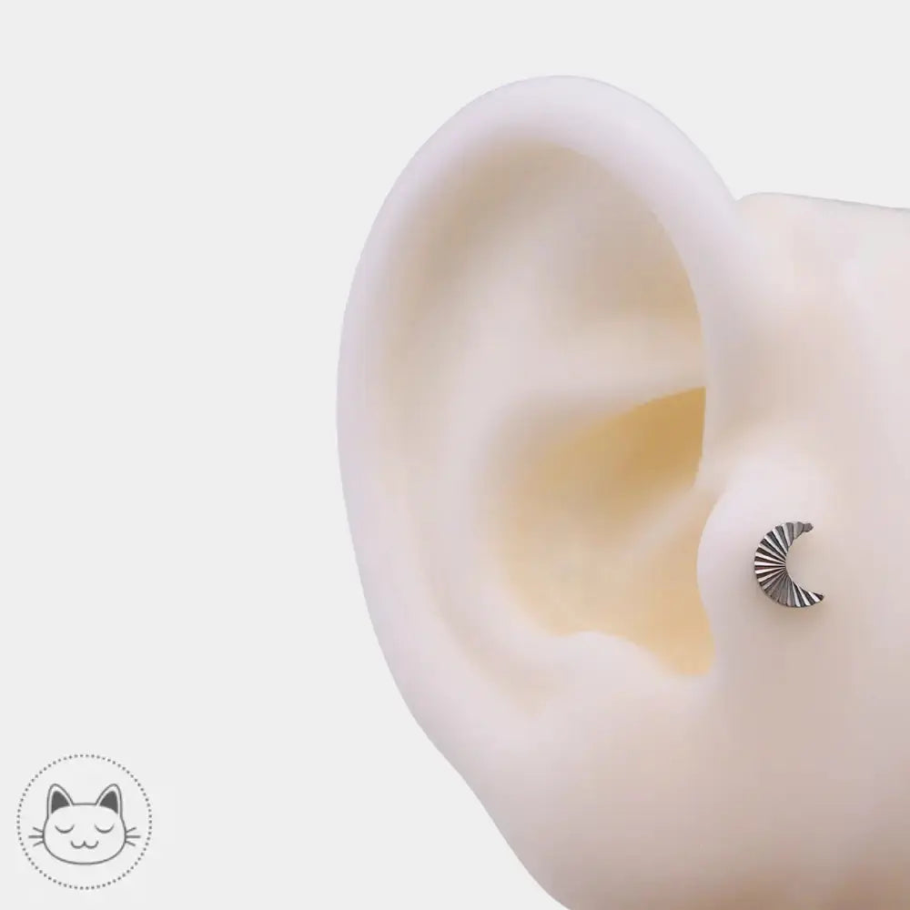 Stud Midnight Crescent pour tragus helix lobe