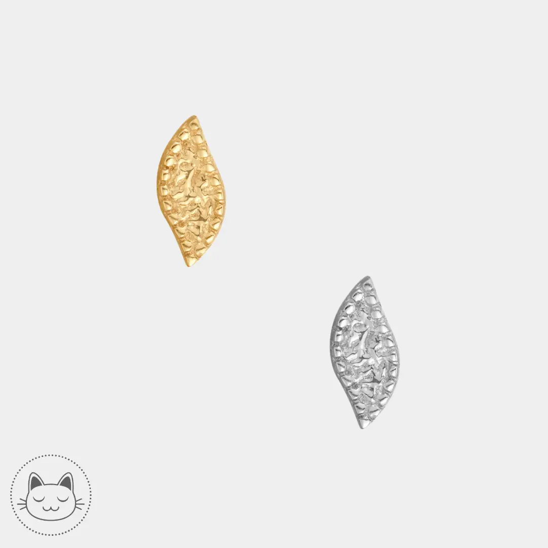 Bijou Wisp en or 14k, disponible en or jaune ou blanc, design fin et élégant idéal pour l’hélix, le lobe, le labret ou le tragus.