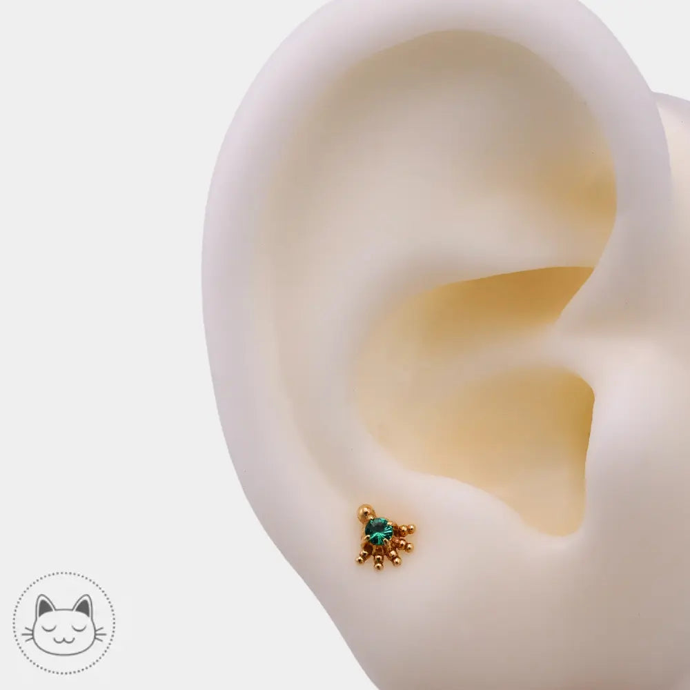 détail bijou piercing émeraude sacred symbols d64